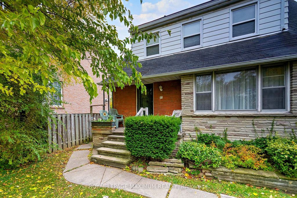 Photo of 27 King Georges Drive, Toronto, ON M6M 2H1 (MLS # W12514950)