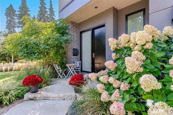 3279 Lakeshore Road
