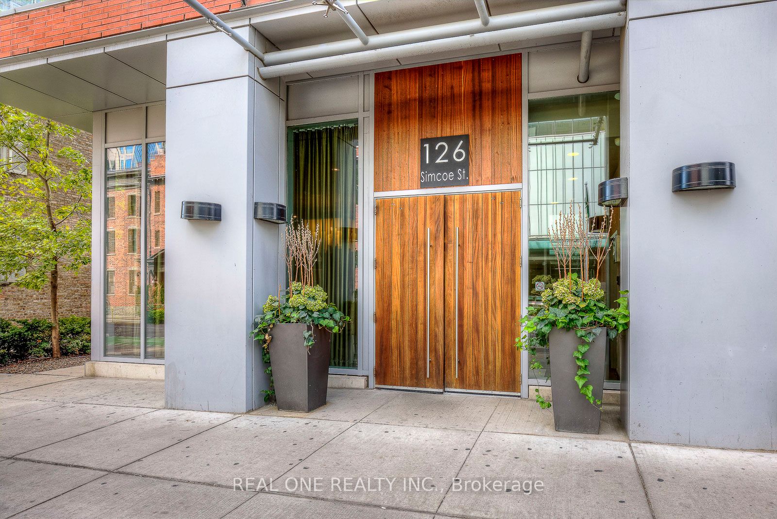 126 Simcoe Street 2007