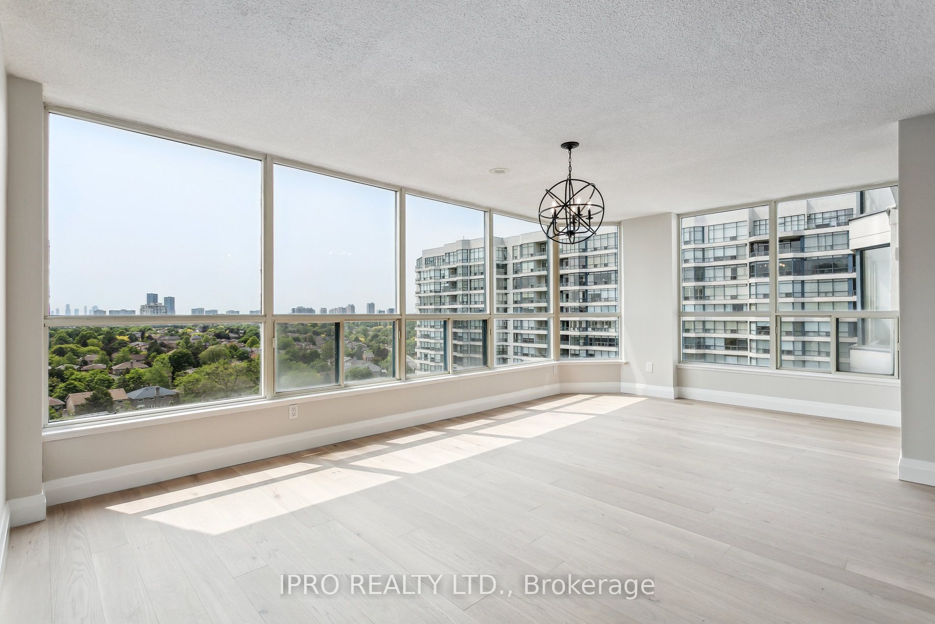 7300 Yonge Street 1611