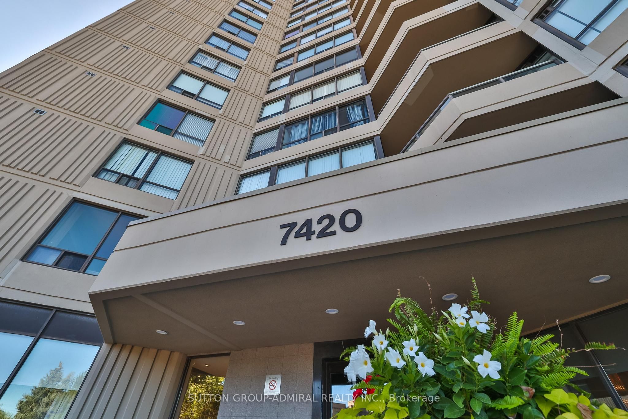 7420 Bathurst Street 1010