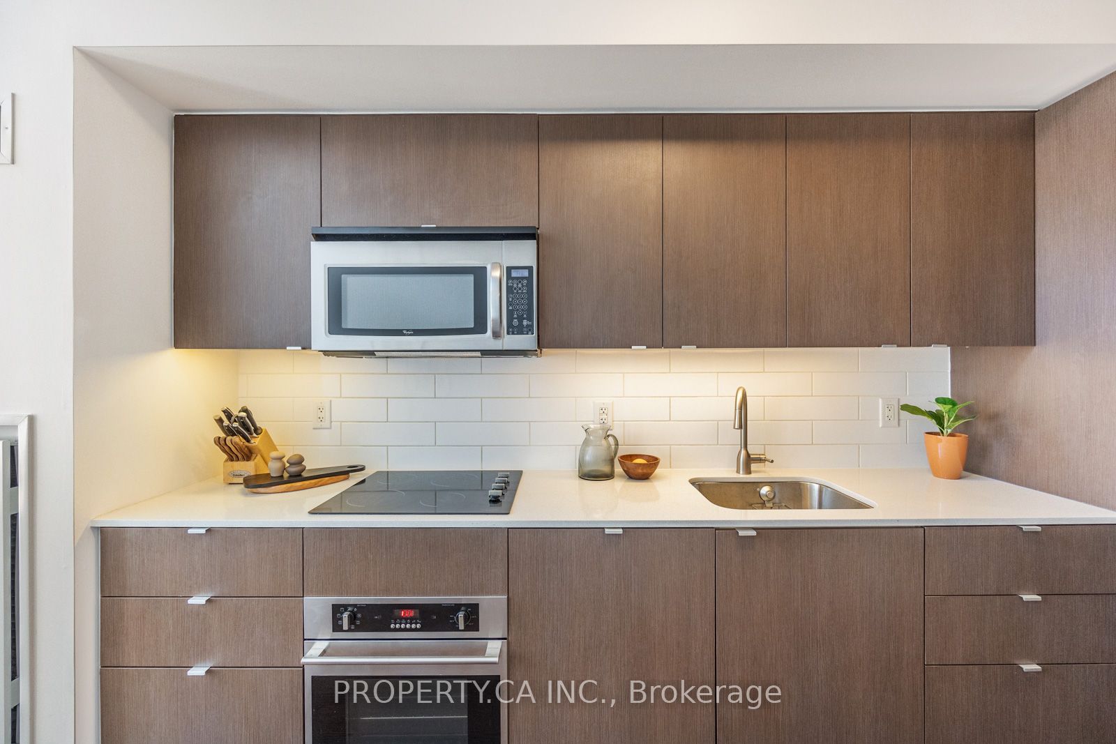 5 Hanna Avenue 329