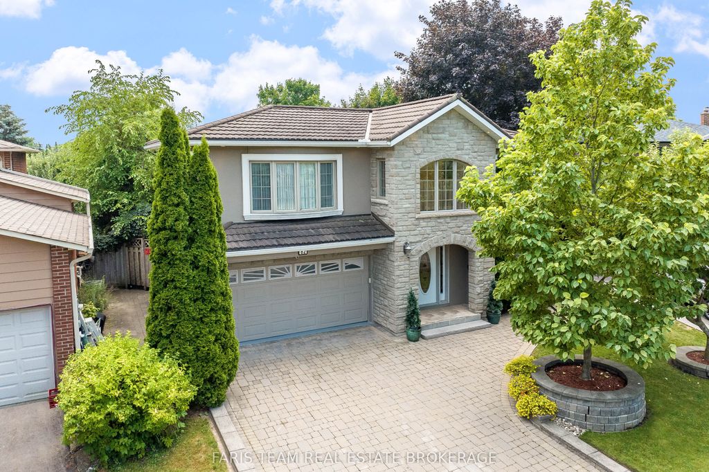 Photo of 82 Derby Court, Newmarket, ON L3Y 5Z9 (MLS # N12649142)