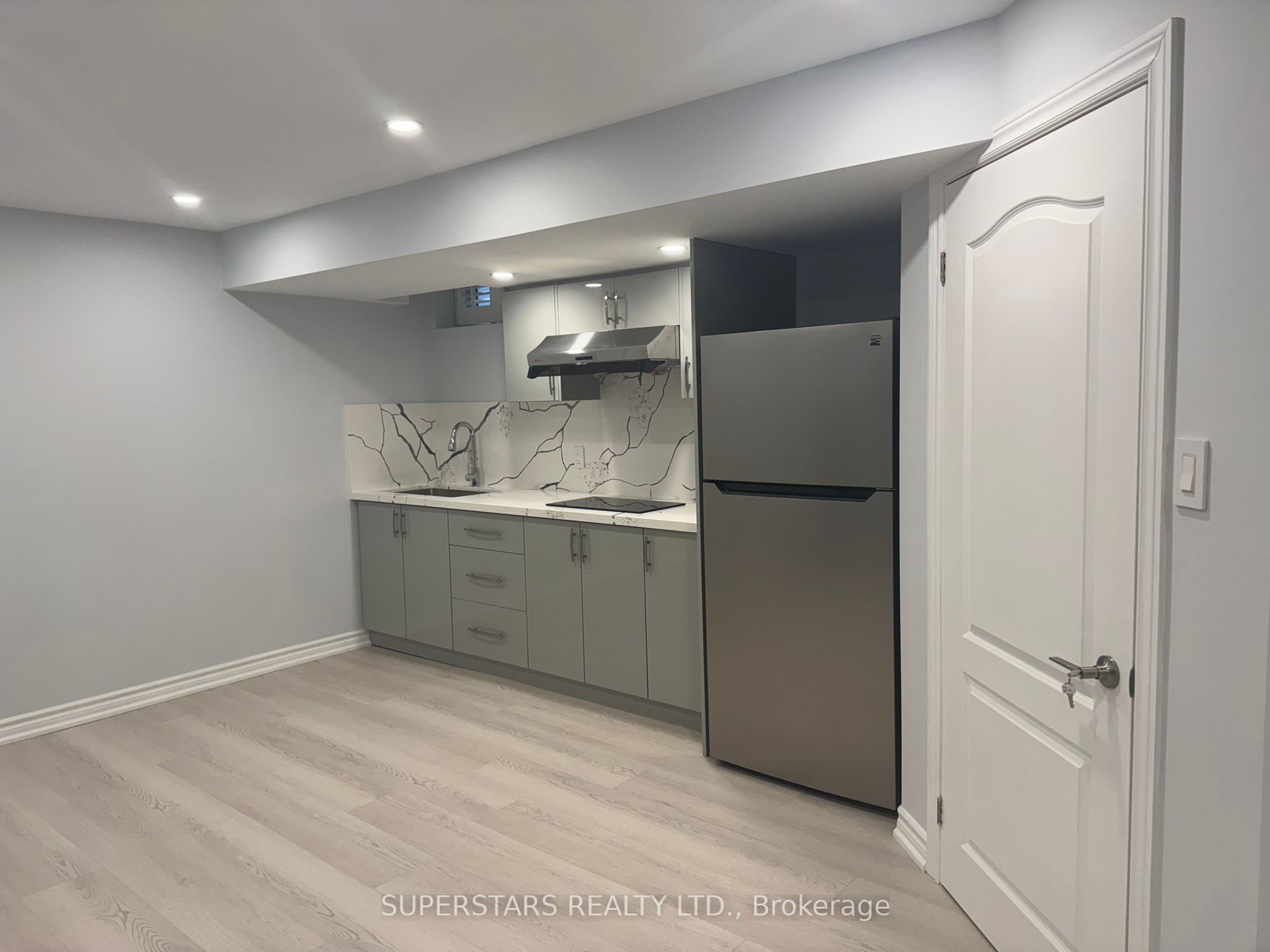 30 Hermitage Boulevard LOWER