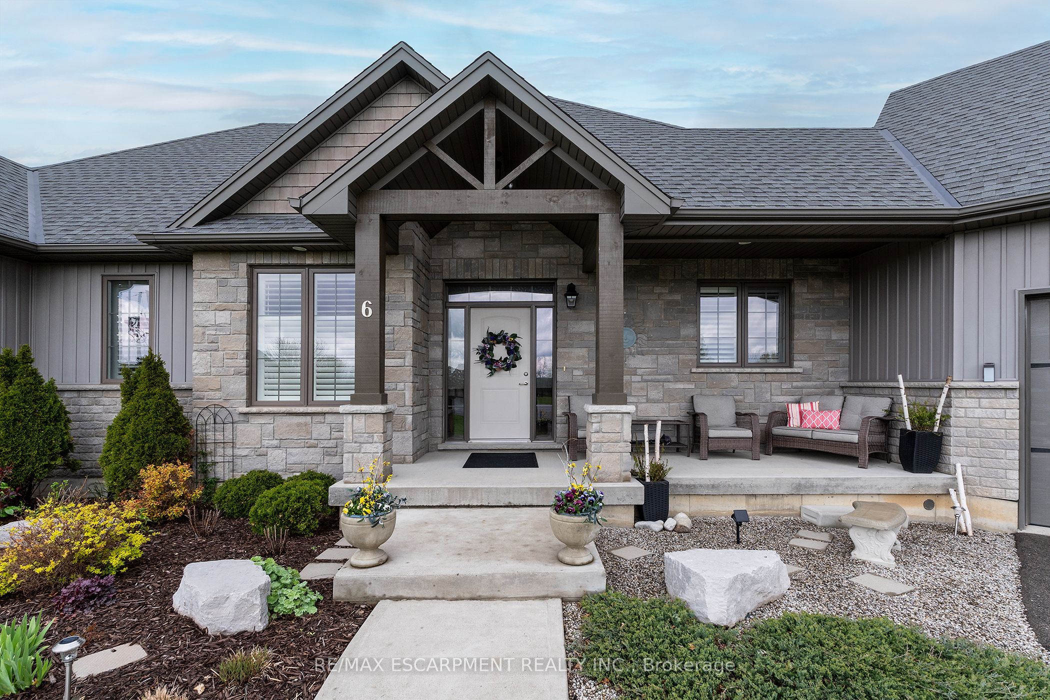 6 Macneil Court