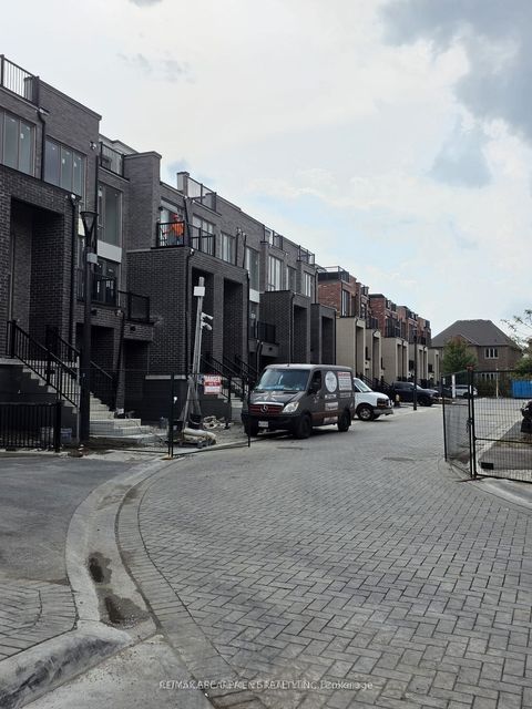 5 Bancroft Lane 305 Richmond Hill ON L4E 1M1