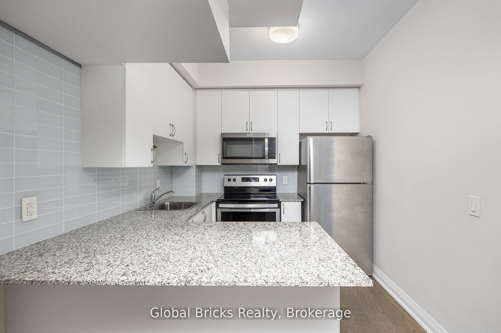 5309 Highway 7 Highway A102