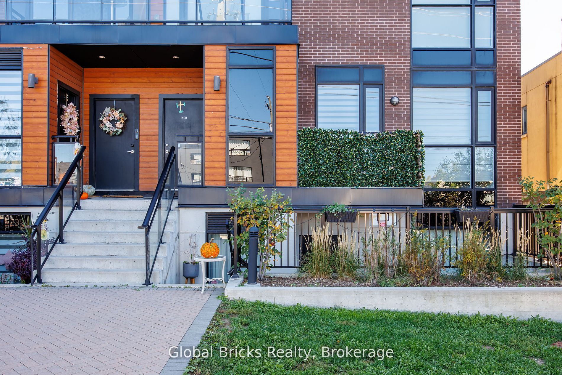 5309 Highway 7 Highway A102