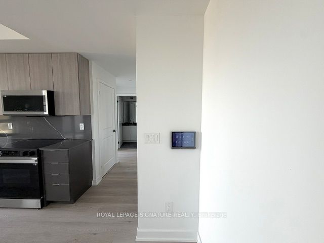 2075 Lakeshore Road 1202
