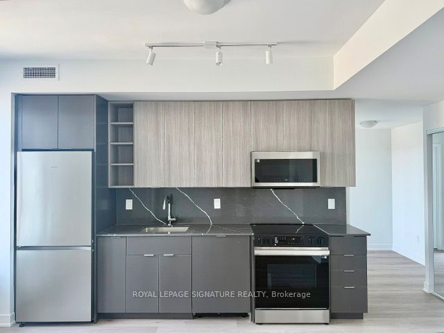 2075 Lakeshore Road 1202