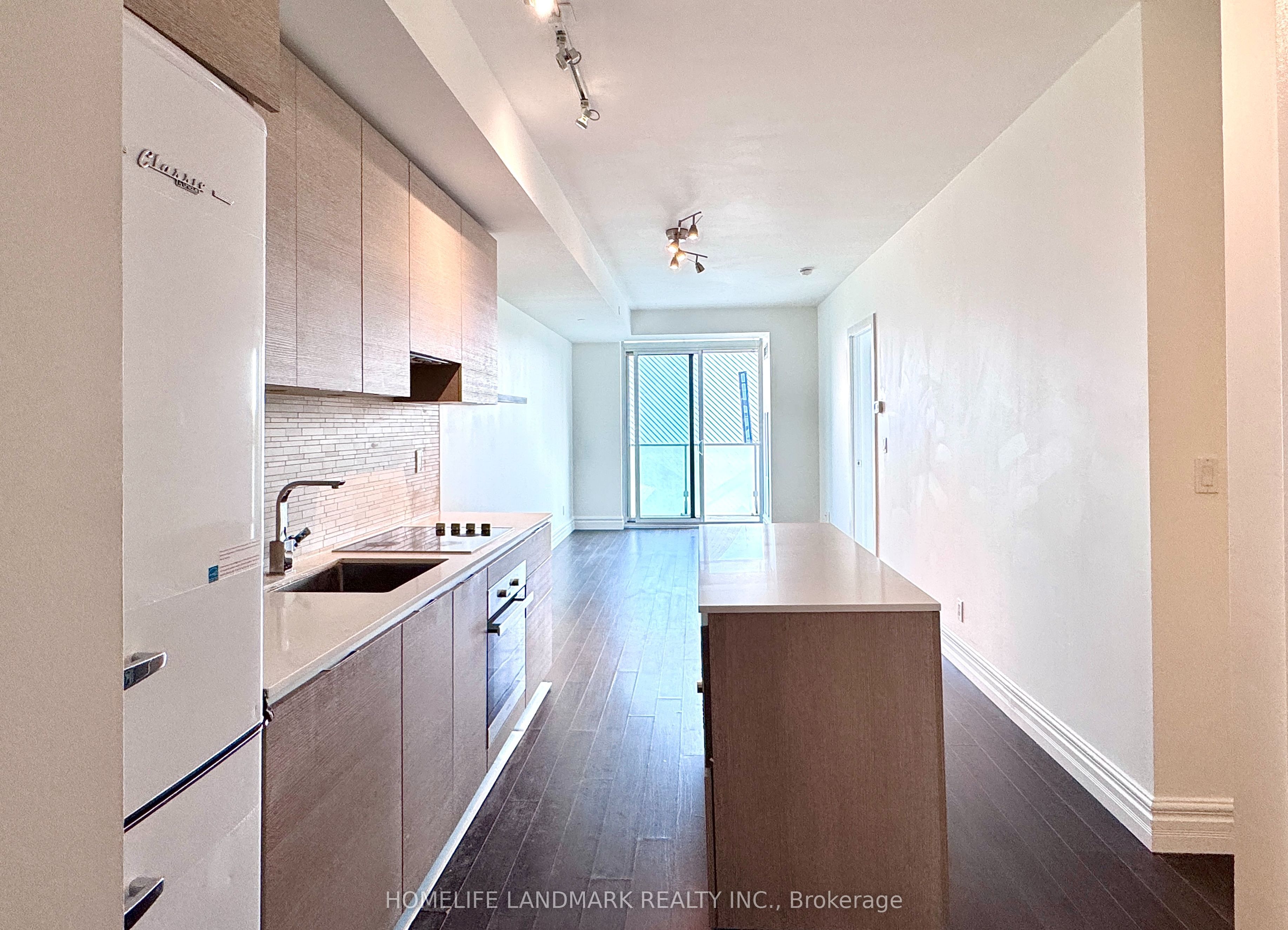 200 Bloor Street W 702