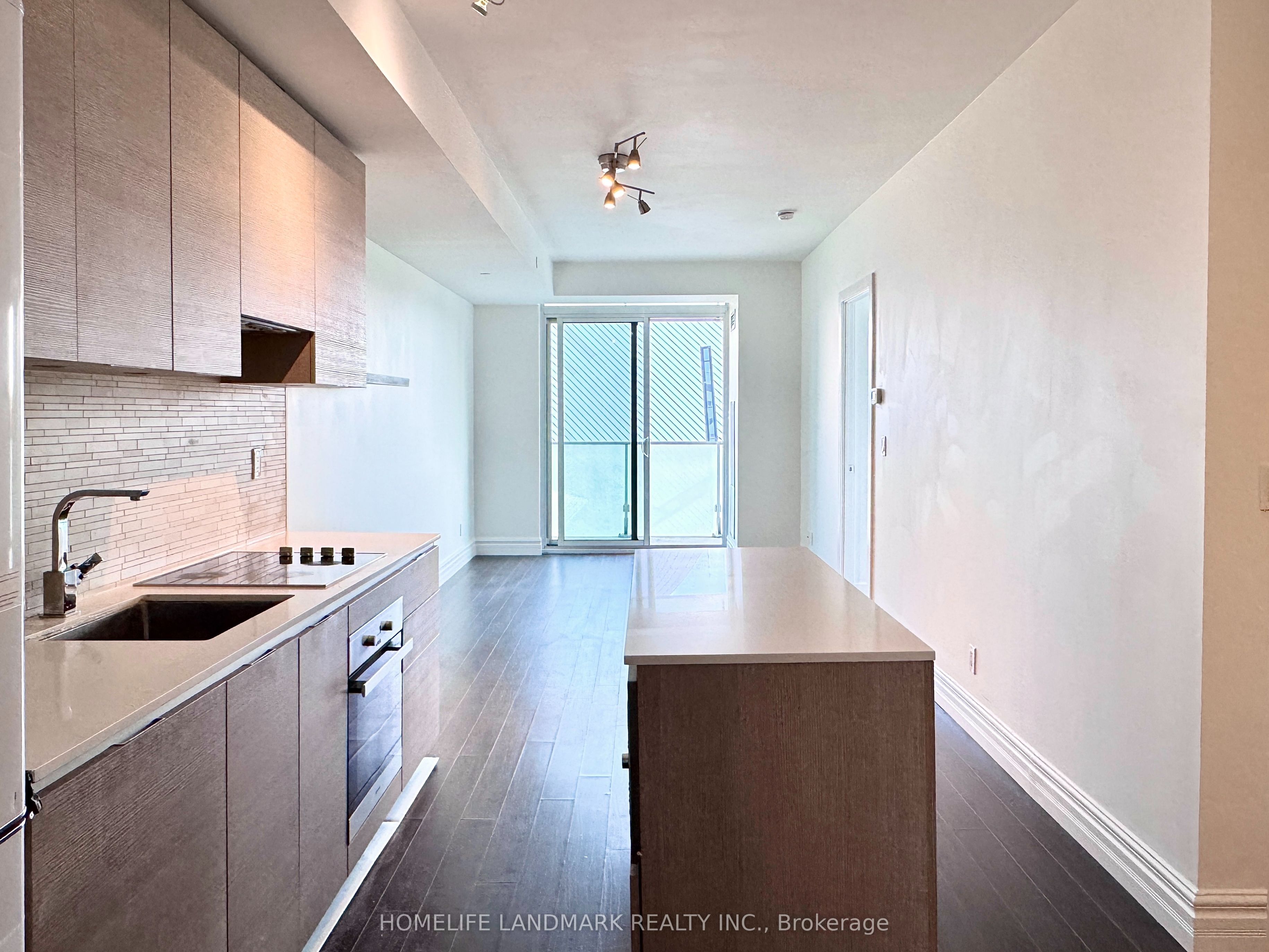 200 Bloor Street W 702