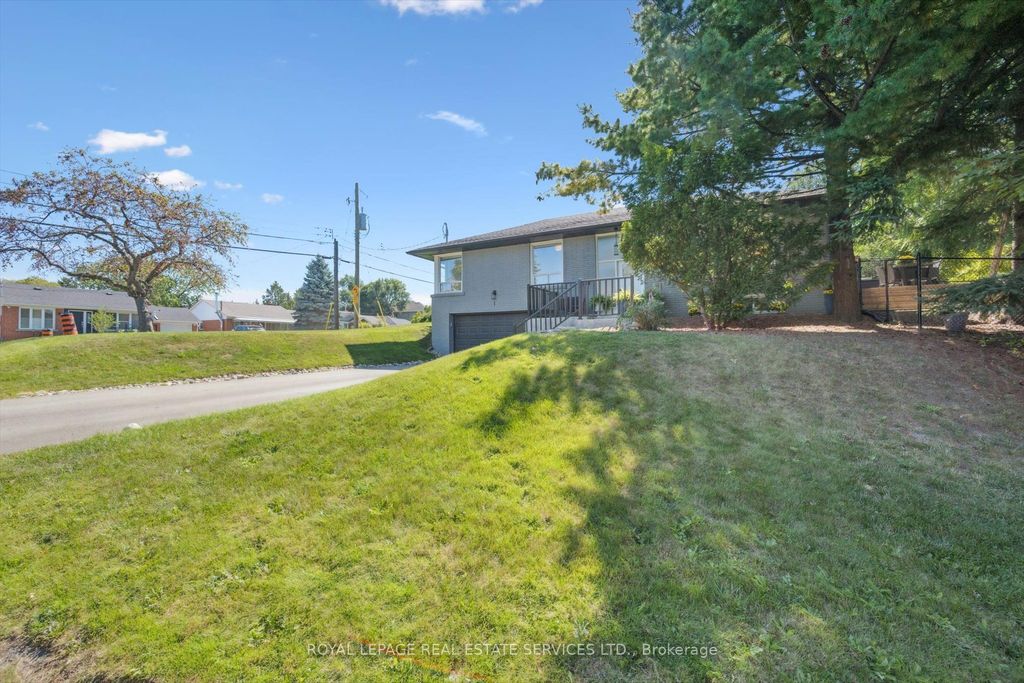 Photo of 1 Hillavon Drive, Toronto, ON M9B 2P4 (MLS # W12411683)