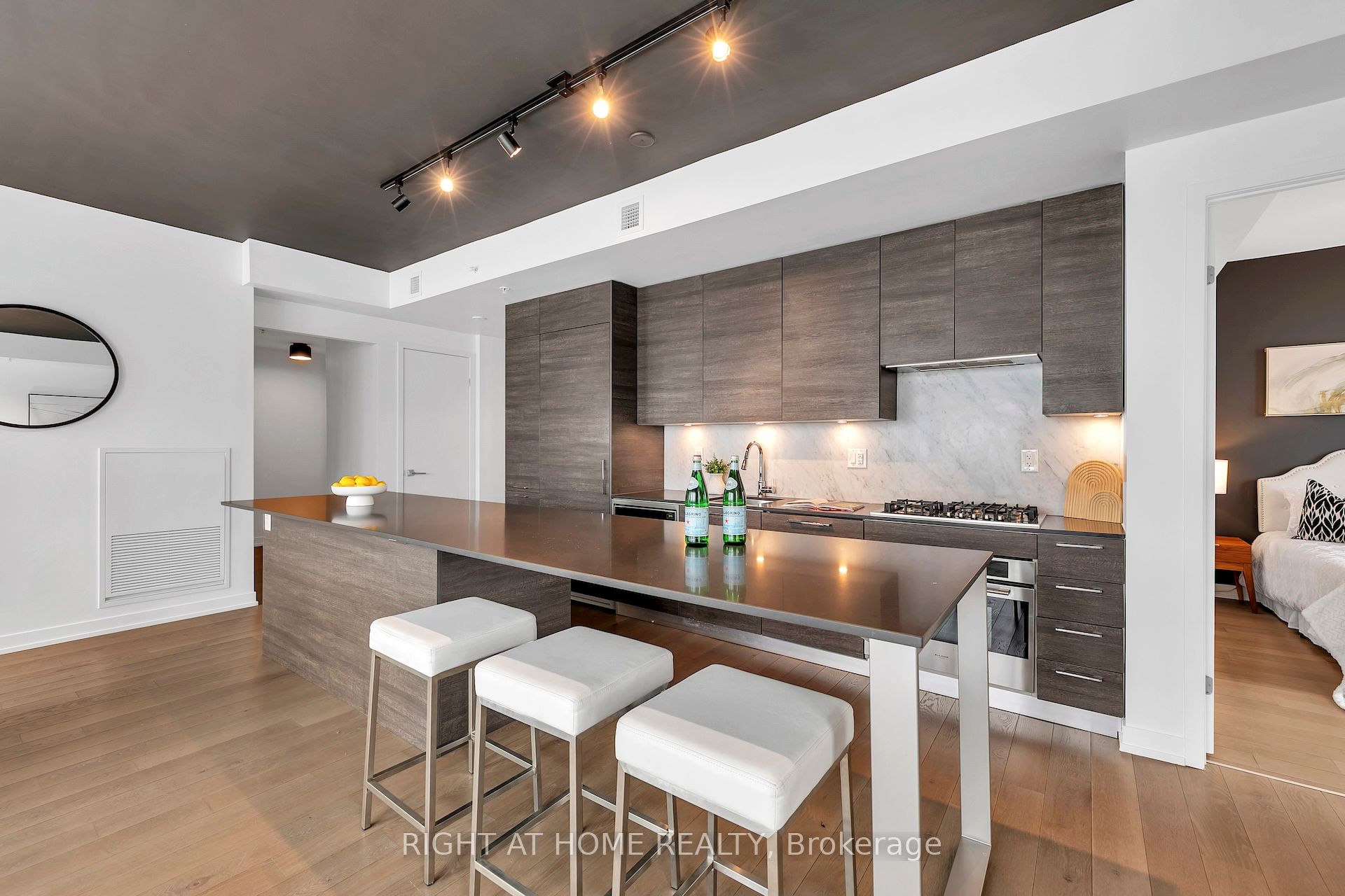 530 Indian Grove 613