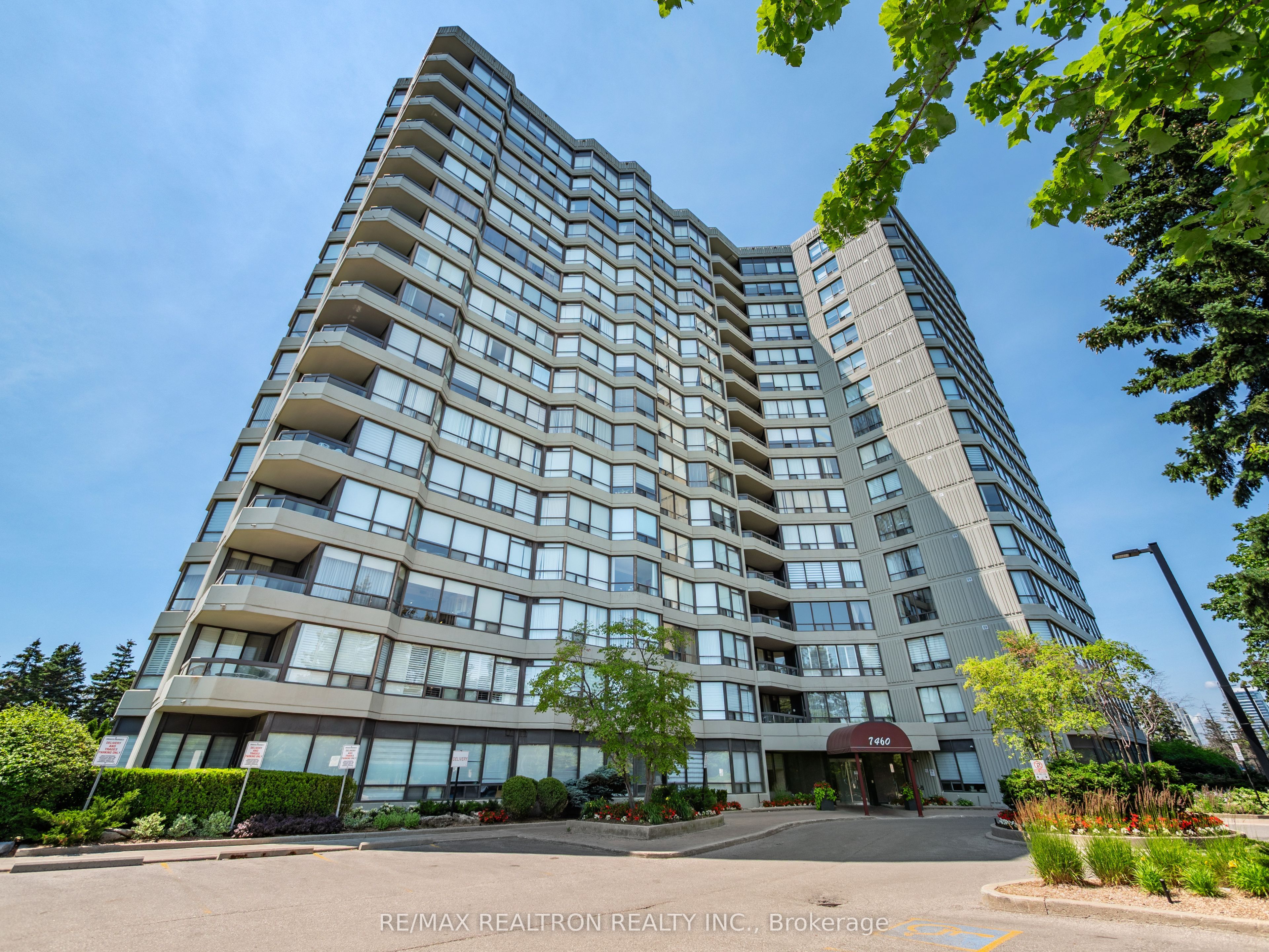 Photo 1 of 34 — 7460 Bathurst Street 503, Vaughan, ON L4J 7K9