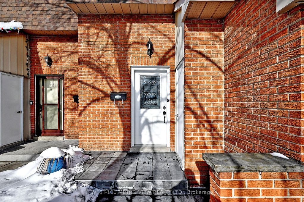 Photo of 1180 Mississauga Valley Boulevard #80, Mississauga, ON L5A 3M9 (MLS # W12791880)