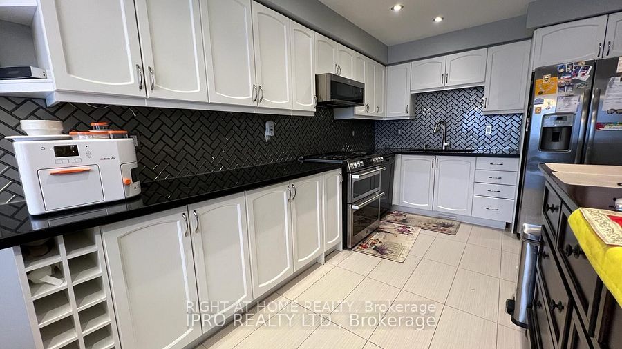 2211 Ridge Landing