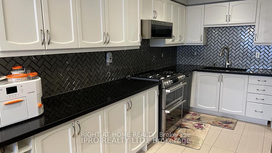2211 Ridge Landing