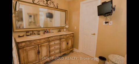 84 Longwater Chase Primary Bedroom Markham ON L3R 4A8