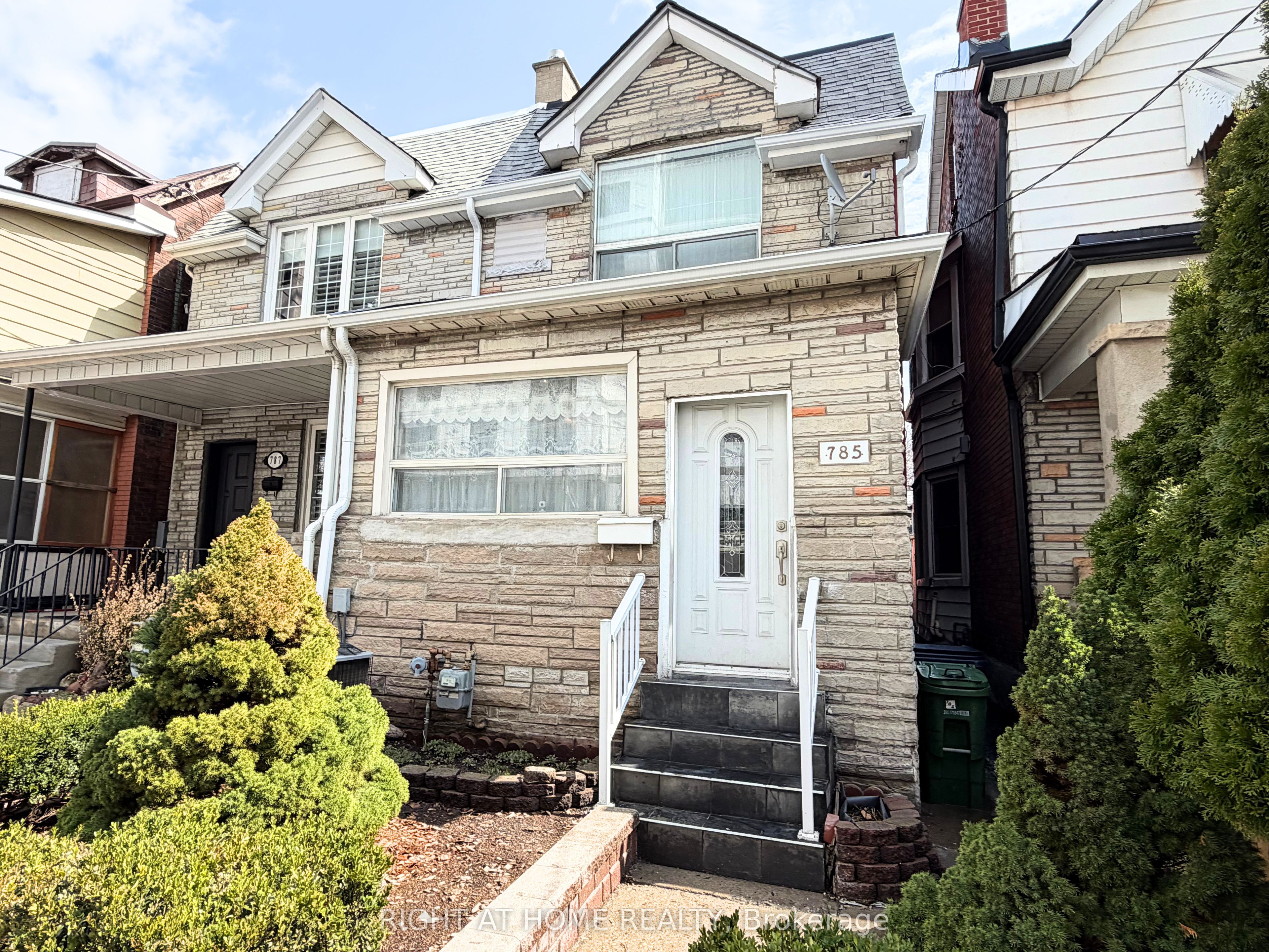 785 Lansdowne Avenue