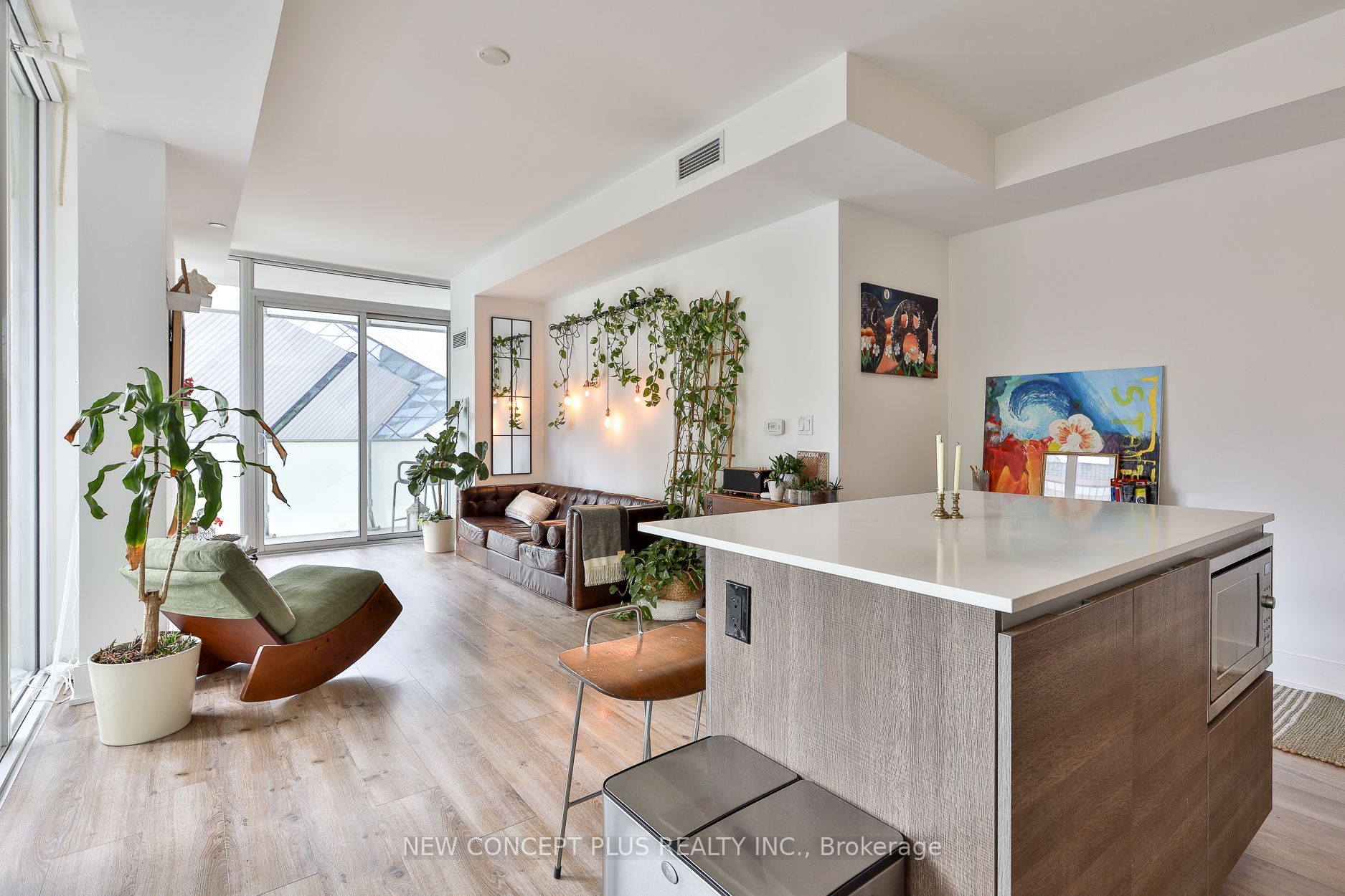 200 Bloor Street W 405
