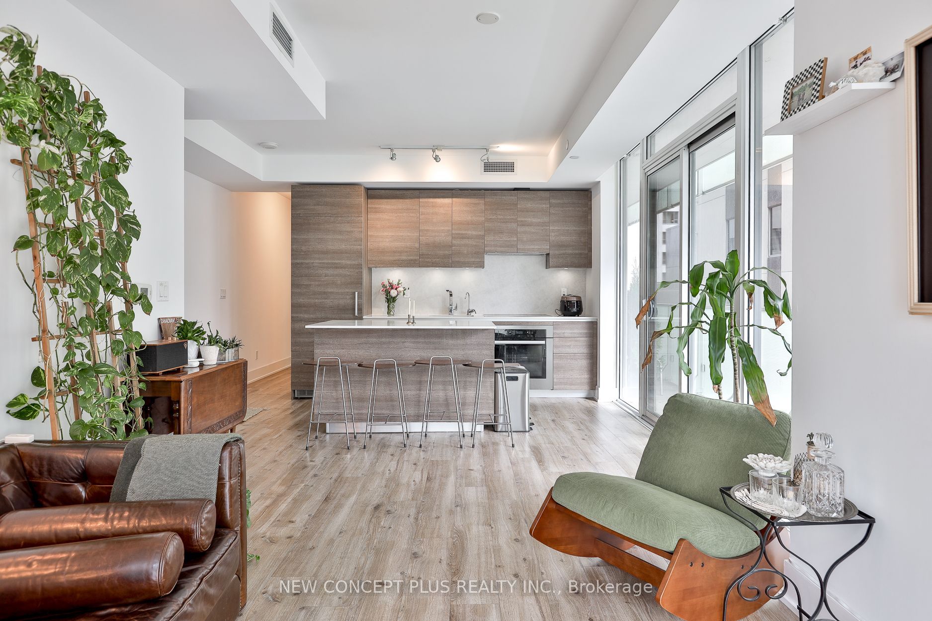 200 Bloor Street W 405