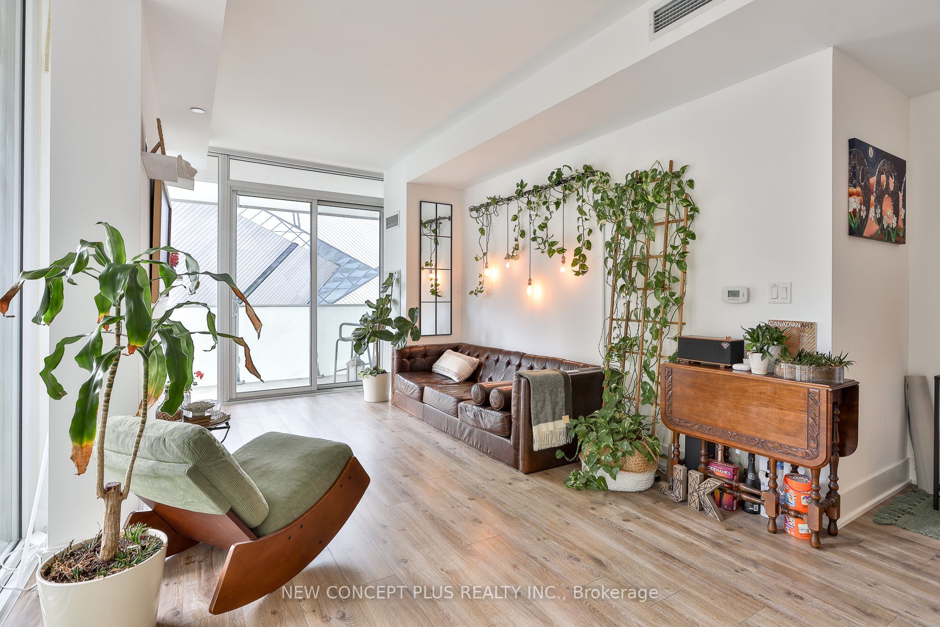 200 Bloor Street W 405