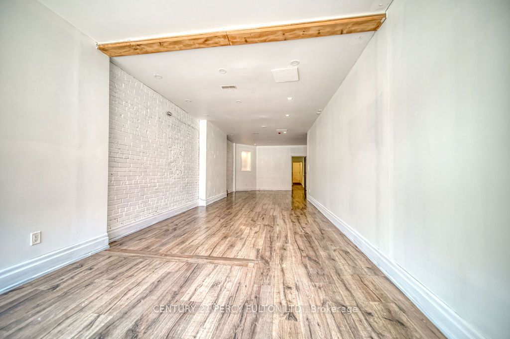 1606 Queen Street W