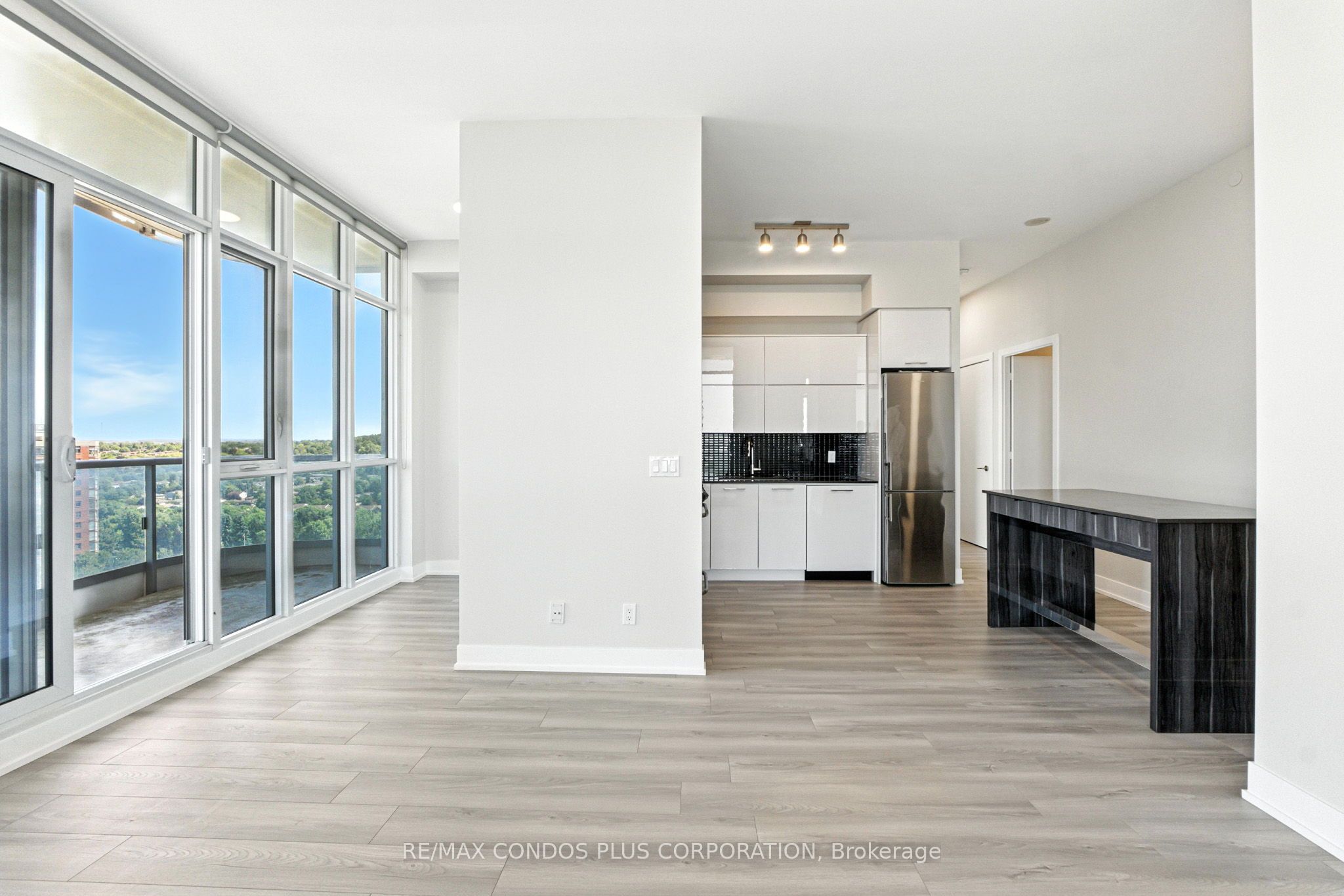 9471 Yonge Street Lph15