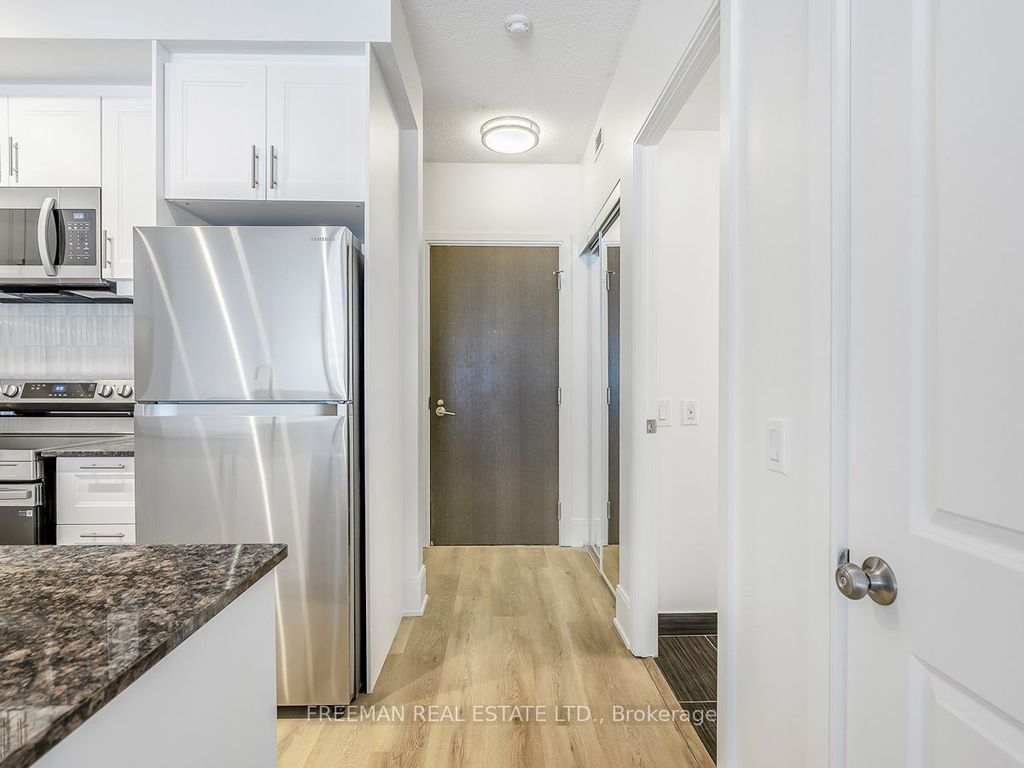 Photo of 560 Front Street #618, Toronto, ON M5V 1C1 (MLS # C12522800)