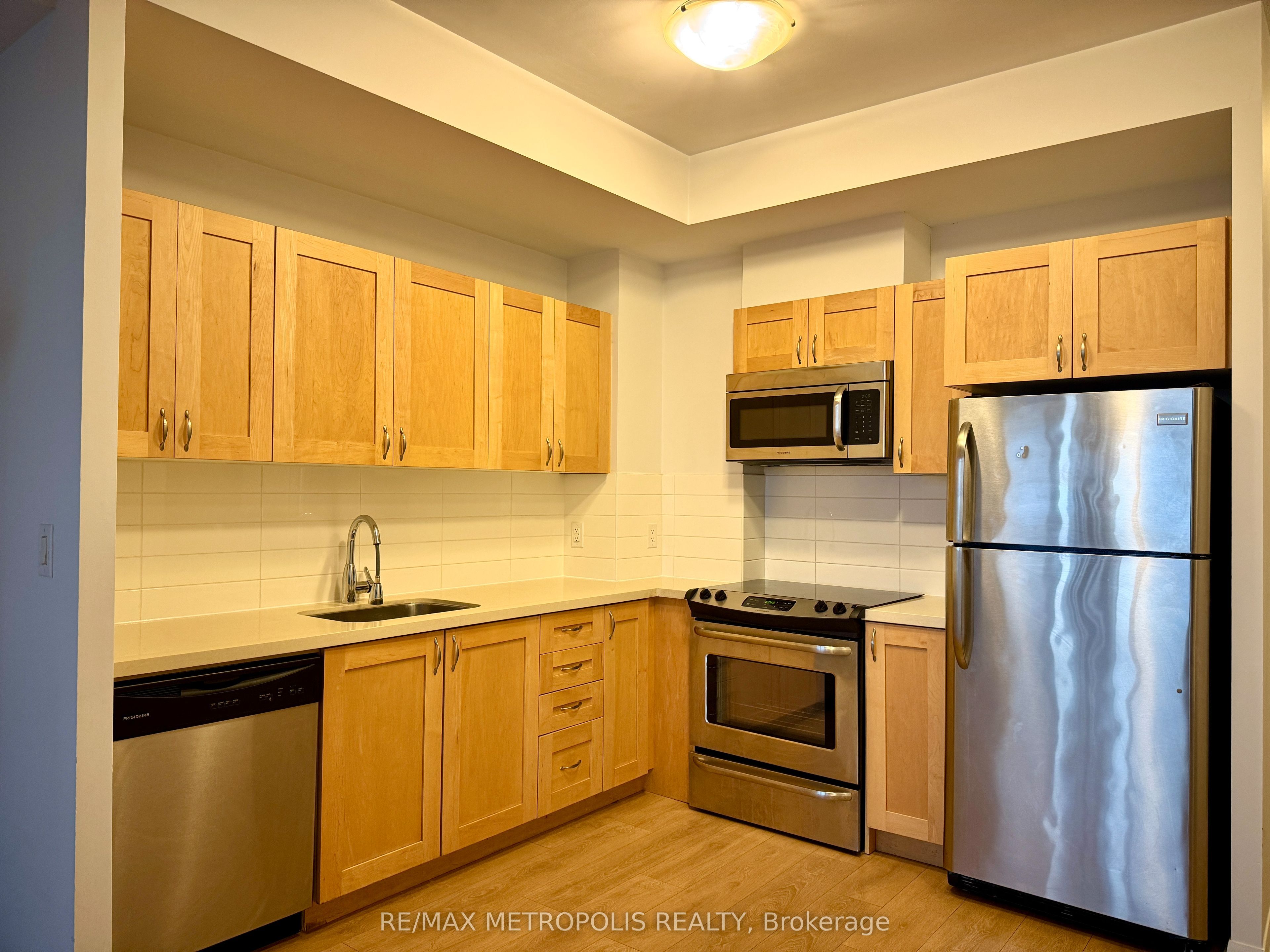 540 Bur Oak Avenue 536