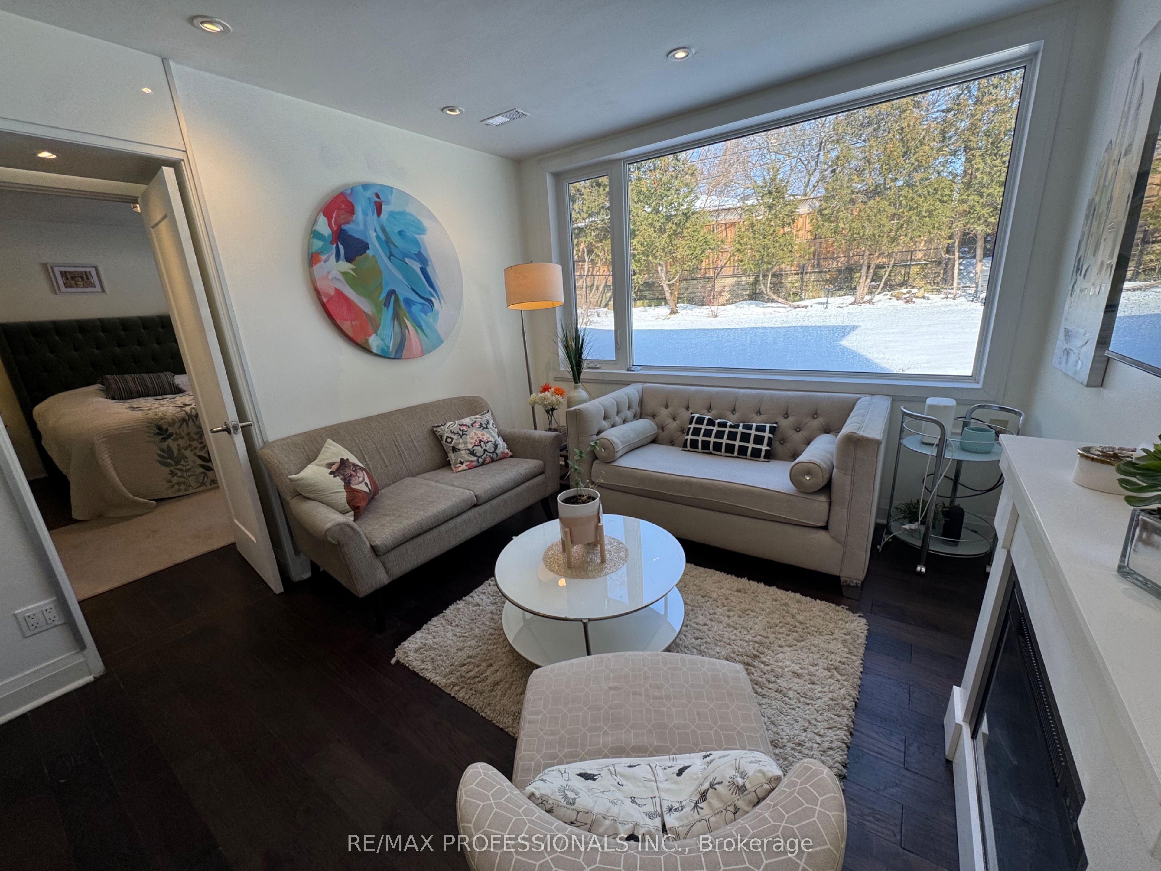 11 Grasspoint Crescent Ground