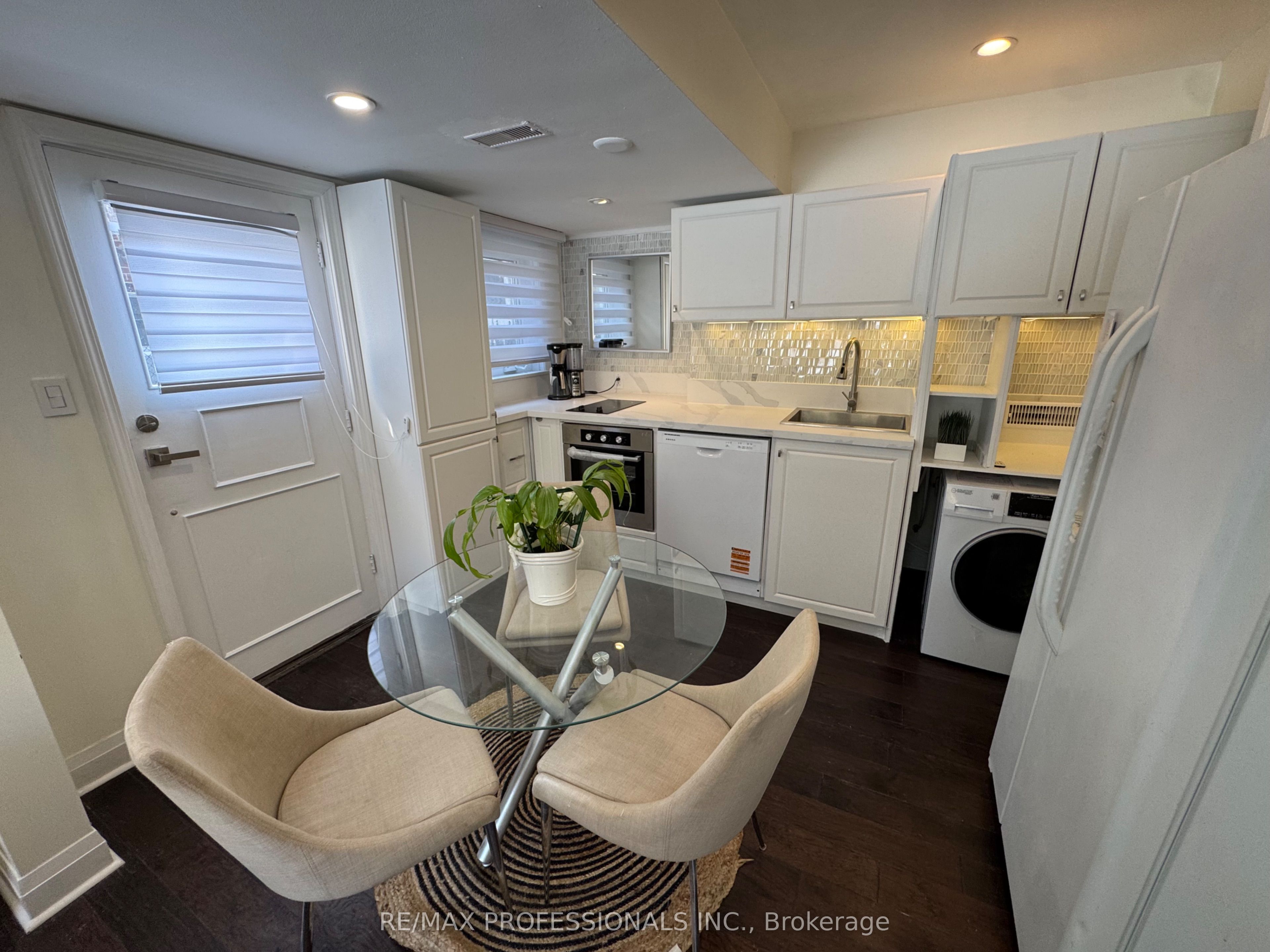 11 Grasspoint Crescent Ground