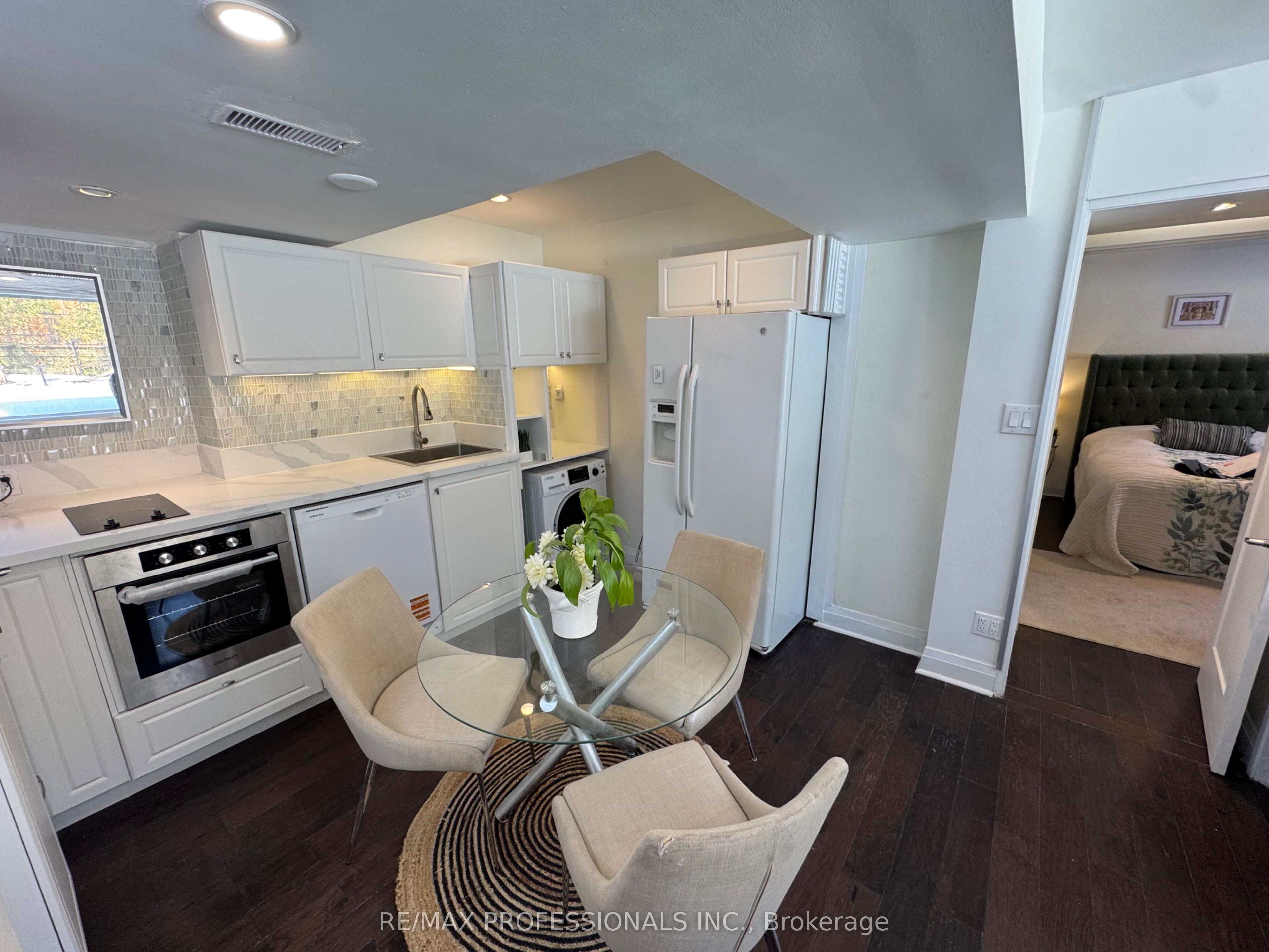 11 Grasspoint Crescent Ground