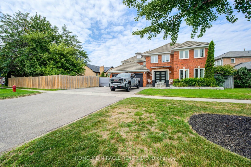 Photo of 756 Kingsmere Avenue, Newmarket, ON L3X 1K6 (MLS # N13708404)