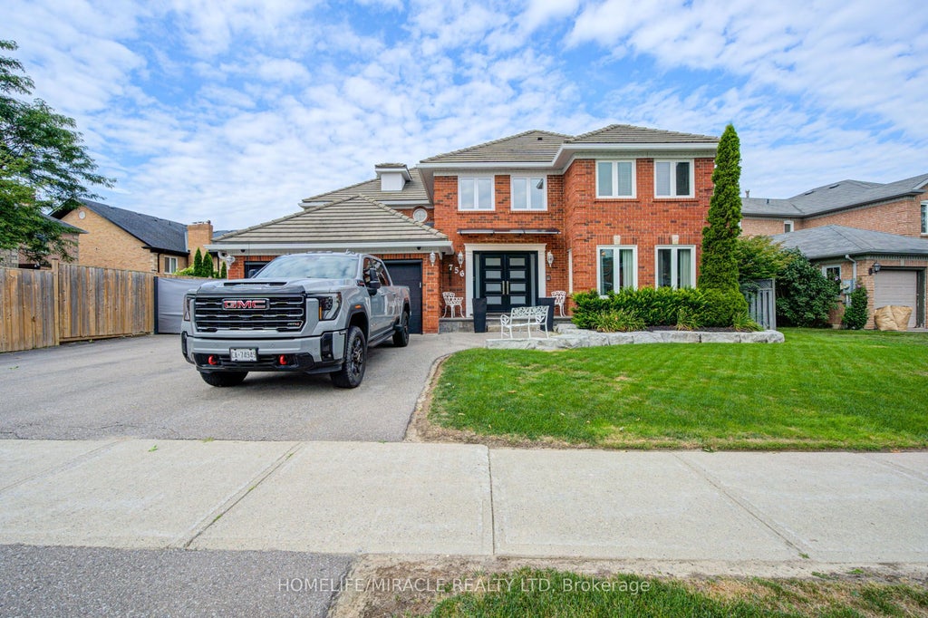 Photo of 756 Kingsmere Avenue, Newmarket, ON L3X 1K6 (MLS # N13708404)
