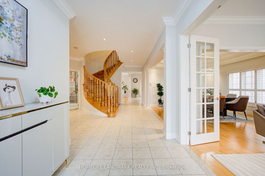 Photo of 2323 Awenda Drive, Oakville, ON L6H 7J7 (MLS # W13075324)