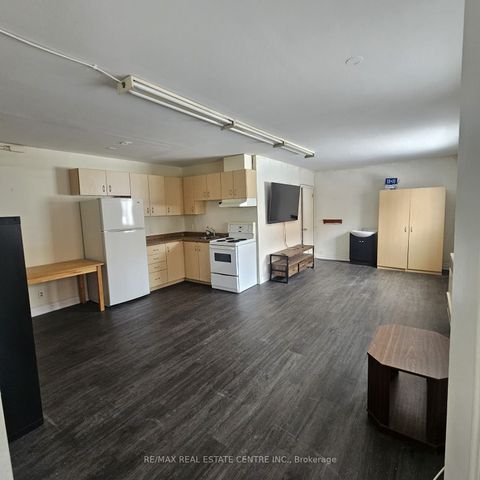 9 Mill Street W 3 Halton Hills ON L7J 1G3