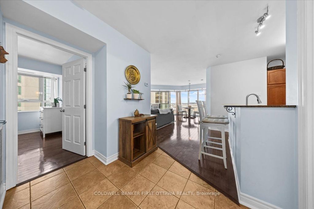 Photo of 445 Laurier Avenue W #1401, Ottawa Centre, ON K1N 6R4 (MLS # X13003572)