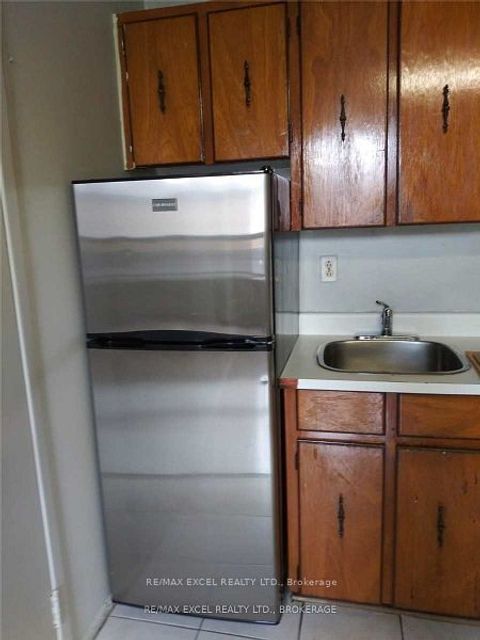 2863 Dundas Street W 2 Toronto ON M6P 1Y9