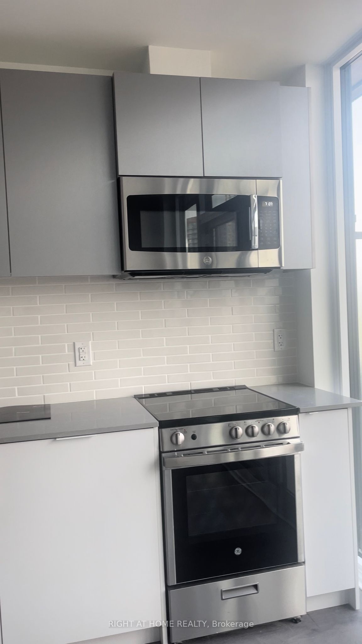 270 Dufferin Street 521