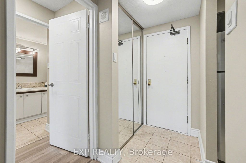 Photo of 80 Sandcastle Drive #404, South of Baseline to Knoxdale, ON K2H 9E7 (MLS # X12980120)