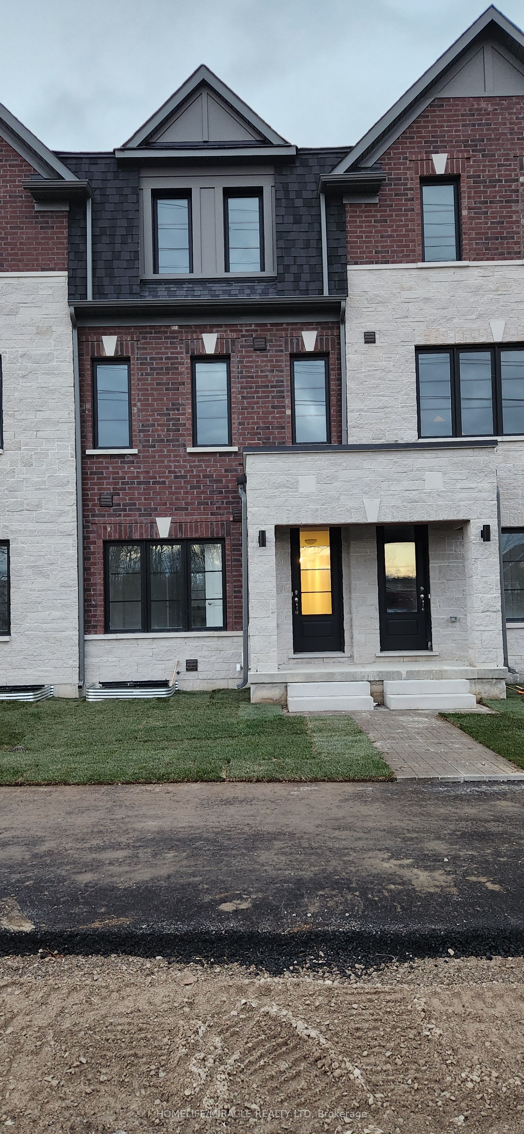 5909 Saigon Street E