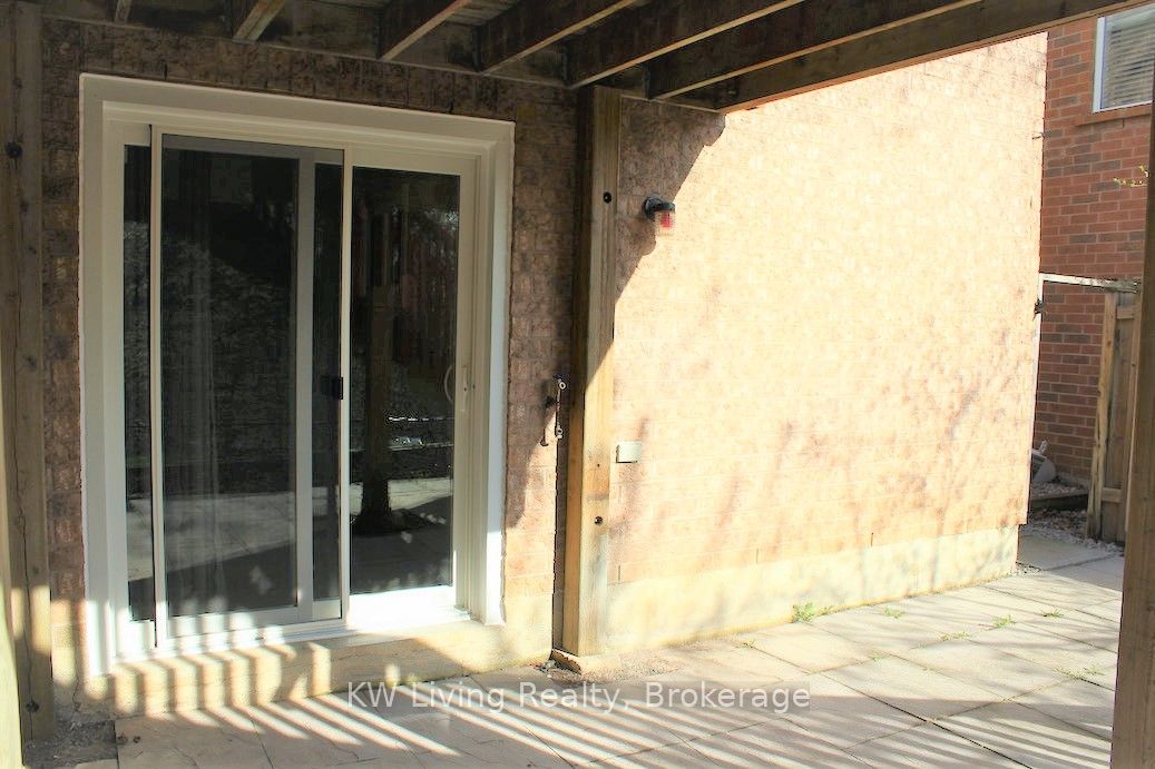 2834 Westbury Court Lower