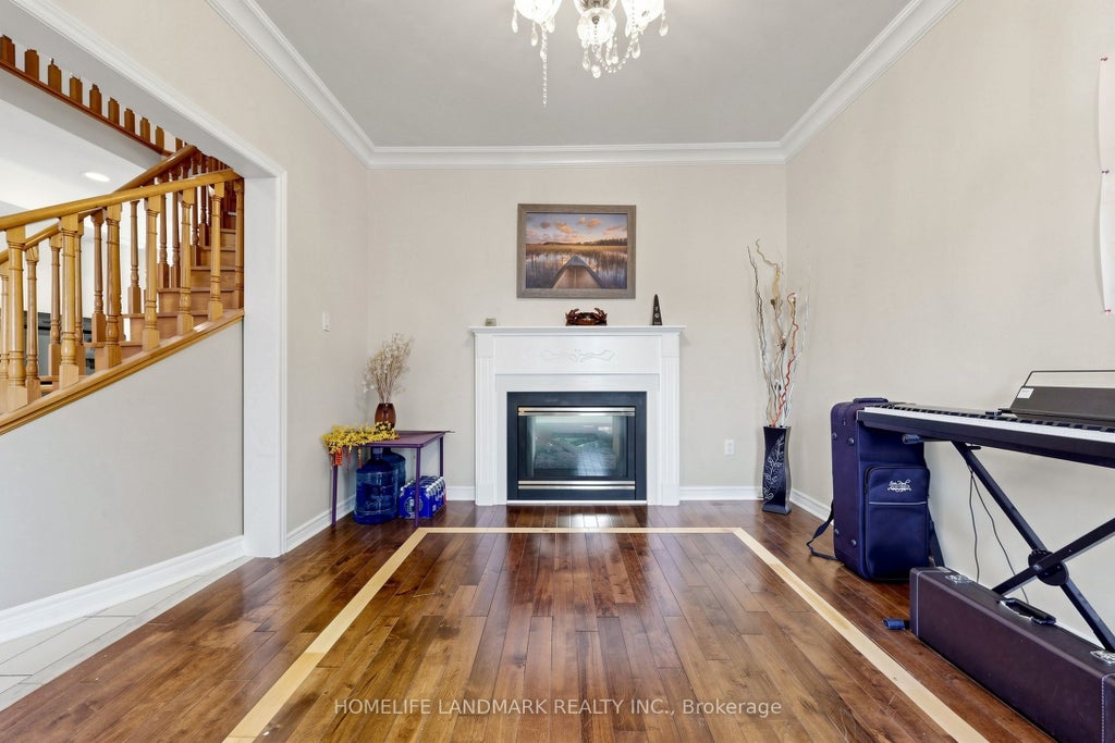 Photo of 1 Trent Street, Aurora, ON L4G 7E7 (MLS # N14091332)
