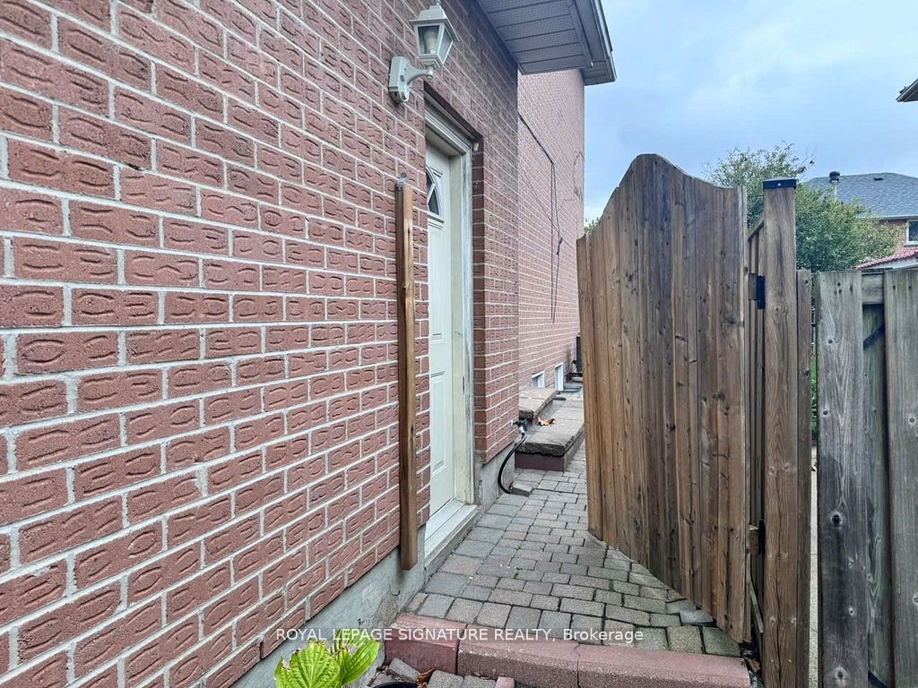 285 Mississaga Street Bsmt
