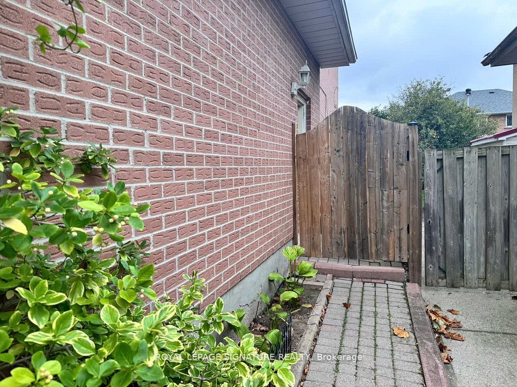285 Mississaga Street Bsmt