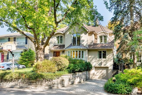 74 Humberview Road Toronto ON M6S 1W8