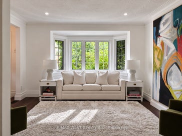 12 Brentwood Road S Toronto ON M8Z 3N2