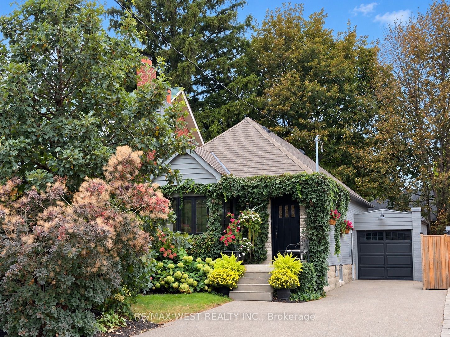 12 Brentwood Road S